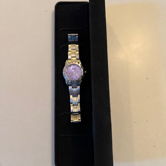 FORD MOTOR COMPANY | Women's Watch Stainless Steel Band-NEW Battery - Picture 3 of 14